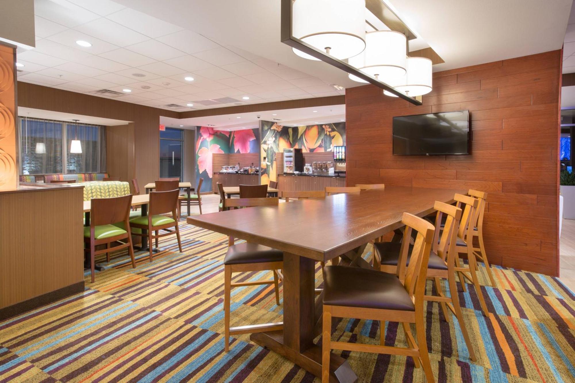 Fairfield Inn & Suites By Marriott Burlington Exterior photo