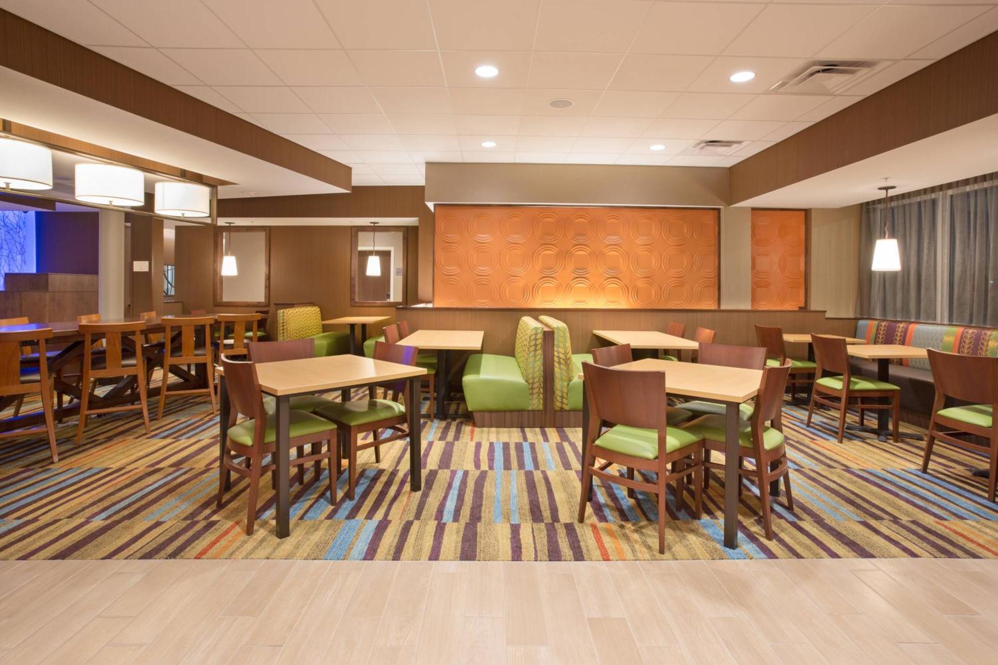 Fairfield Inn & Suites By Marriott Burlington Exterior photo